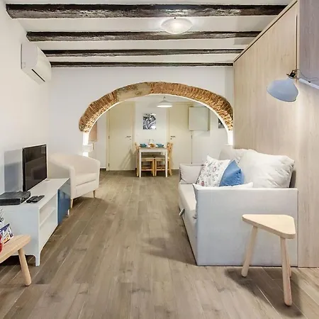 Brick Arch With Ac | Alfama * 리스본