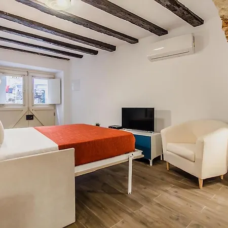 Brick Arch With Ac | Alfama
