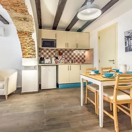 Brick Arch With Ac | Alfama * 리스본