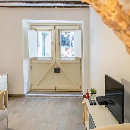 Brick Arch With Ac | Alfama 아파트