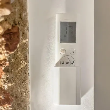 Brick Arch With Ac | Alfama 아파트