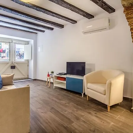 Brick Arch With Ac | Alfama 리스본