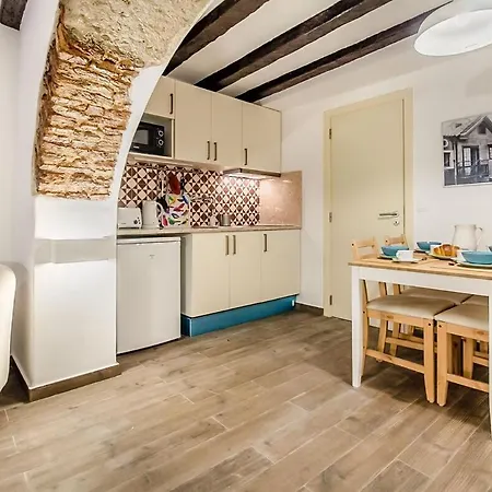 Brick Arch With Ac | Alfama 아파트
