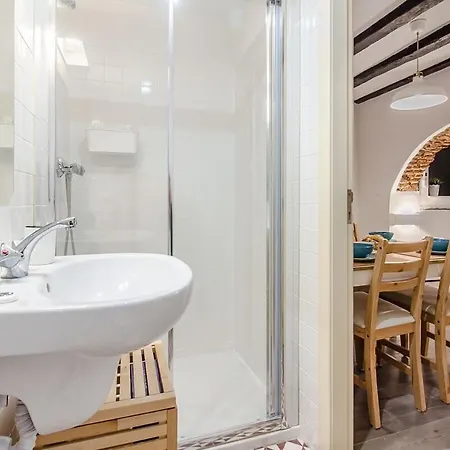 Brick Arch With Ac | Alfama 리스본