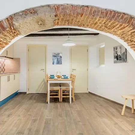Brick Arch With Ac | Alfama * 리스본